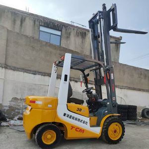 Montacargas Diésel TCM 3T 3M de Alto Rendimiento, Maquinaria de Construcción Usada en Venta para Industrias Minoristas, Hecho en Japón - Product Image 3