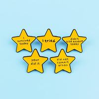 Pin Logam Grosir Motif Kartun Lucu, Bros Bertema Slogan Bintang, Pin Huruf Alfabet Inggris Kreatif, Aksesoris Pakaian