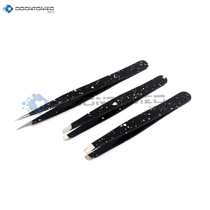 Ensemble de 3 pinces à épiler en acier inoxydable, pointes inclinées, droites et pointues pour les poils incarnés, les éclats de verre (noir et blanc) Odontomed - Product Image 1