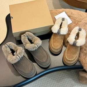 <span class=keywords><strong>Botas</strong></span> <span class=keywords><strong>de</strong></span> nieve UGGS <span class=keywords><strong>de</strong></span> moda idénticas para hombres y mujeres <span class=keywords><strong>de</strong></span> lujo <span class=keywords><strong>de</strong></span> alta calidad con suelas gruesas y gamuza <span class=keywords><strong>de</strong></span> lana cálida - Product Image 2