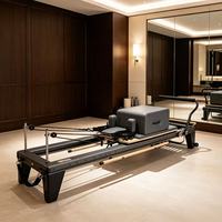 Appareil de Pilates Reformer noir de 2390 mm, poids net 90 kg, pour la maison et le studio, réglable en alliage d'aluminium
