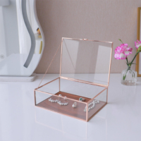 Boîte à bijoux en verre transparent en gros avec cadre en métal or rose, couvercle à charnière et base en bois pour le rangement et la présentation de bijoux