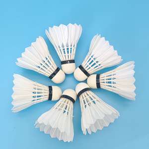 OEM/ODM JUNXIN A016 Hoge Prestatie Cigu Eendenveren Badminton Shuttlecocks voor Professionele Training - Product Image 1