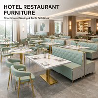 Ensemble de mobilier pour hôtels et restaurants : banquettes rembourrées, chaises de salle à manger, tables à plateau en marbre pour projets de cafés et de salons