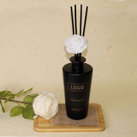 Le diffuseur d'huiles essentielles d'aromathérapie de luxe place le parfum d'ambiance d'ambiance avec des huiles essentielles