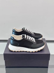 Baskets de sport décontractées minimalistes pour hommes, en cuir, légères, polyvalentes, avec logo personnalisé, style de luxe, à semelle épaisse - Product Image 4