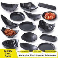 Assiette à accompagnement minimaliste de style japonais en mélamine noire, petite et de forme irrégulière, pour bar/KTV