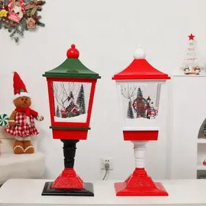 עמוד מנורה פנימי אדום וירוק עם פנס חג המולד מושלג לקישוט פסטיבל הבית