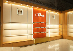 Espositori di Alta Qualità per Scarpe da Uomo e Donna, Design per Negozi Completi, Scaffali Espositivi Bianchi/Arancioni - Product Image 3