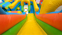 Parc de jeux gonflable personnalisé en gros avec jeu de basket, château gonflable géant avec toboggan à vendre