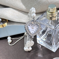 Montres à quartz tendance, élégantes, avec diamants en forme de cœur et perles, comme cadeau ou décoration pour fête d'anniversaire, souvenir pour femmes
