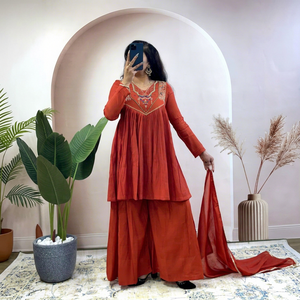 Conjunto de traje y borde de encaje de lujo TOP PALZZO DUPATTA PURE MUL CHANDERI con trabajo manual para mujer, moderno, de secado rápido, para todas las estaciones - Product Image 1