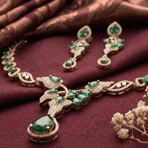 Ensemble collier pendentif élégant en laiton plaqué or antique avec chaîne torsadée et boucles d'oreilles assorties pour femme, idéal pour les fêtes - Product Image 4