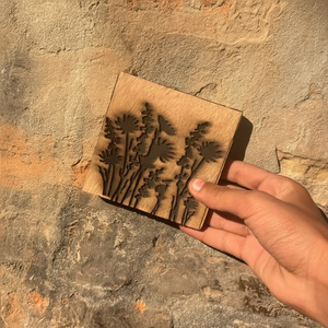 Sous-verre rond en bois de manguier avec motif d'aigle gravé - vente en gros - décoration de salle à manger - Product Image 1