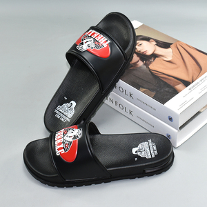 Vente de pantoufles en PVC pour hommes de <span class=keywords><strong>grande</strong></span> taille à la mode tongs pantoufles d'été logo personnalisé curseurs de maison unisexes - Product Image 4