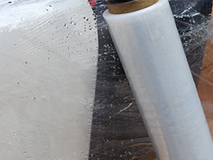 Pellicola Olografica BOPP Defoo Pack 18 in x 1500 ft per Imballaggio Morbido Antiumidità, per Avvolgimento Pallet in Plastica con Tecnologia Casting - Product Image 5