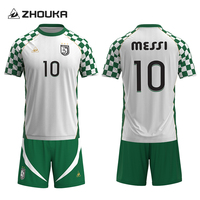 Jersey Sepak Bola Sublimasi Kustom Berkualitas Tinggi Seri Pakaian Olahraga Polyester Bernapas OEM Seragam Tim Sepak Bola Pria