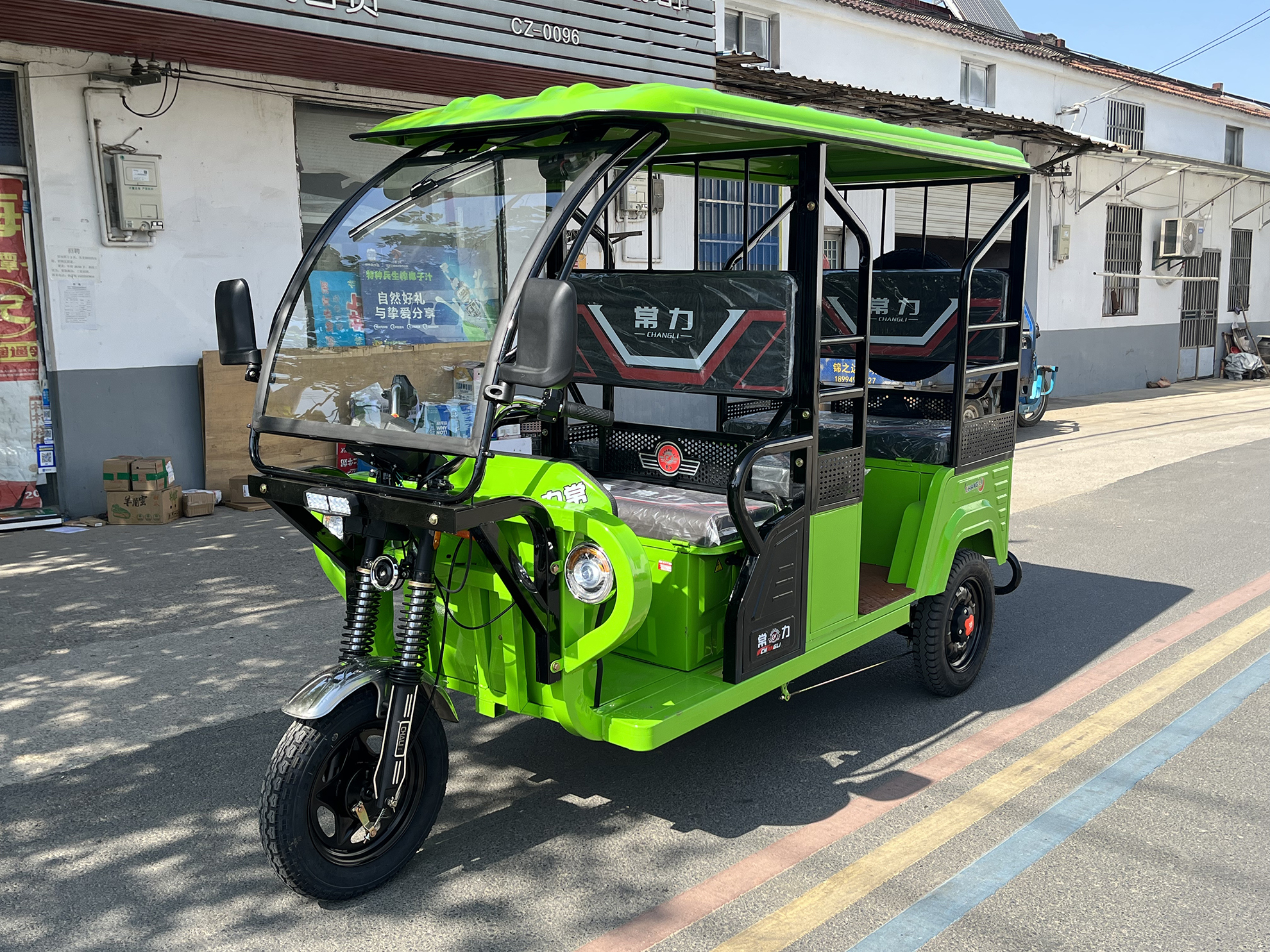 フィリピン販売用電動三輪車【定員4名・走行距離70km】