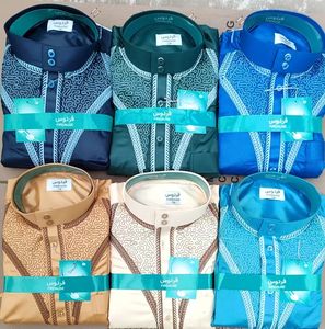 Venta al por mayor caliente mangas largas <span class=keywords><strong>estilo</strong></span> Qatar musulmán Thobe con <span class=keywords><strong>pantalones</strong></span> <span class=keywords><strong>para</strong></span> <span class=keywords><strong>hombre</strong></span> Abaya - Product Image 1