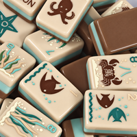 Jeu de société Mahjong personnalisé pour 4 joueurs, fabriqué par une usine certifiée BSCI, avec tuiles de jeu Palm Springs en couleurs Soft Coral, Blush, Mint et Aqua.
