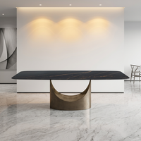 Meubles de luxe modernes, table à manger rectangulaire en marbre, design en acier bronze, pieds de table en acier