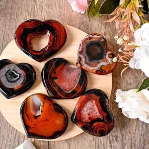 Cœur en cristal de haute qualité sculpté en <span class=keywords><strong>agate</strong></span> rouge et <span class=keywords><strong>noire</strong></span>, géode en forme de cœur, pierre de guérison très prisée pour cadeau thérapeutique - Product Image 1