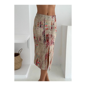 Ensemble haut court à bretelles et motif en lycra pour femme avec nœud sur le devant et jupe midi fendue - Product Image 4