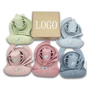 Divertente Set Pappa per Bambini in Silicone Stampato per Alimenti con Ciotola da Pranzo Antigoccia, Bavaglini, Tazza, Piatti a Ventosa, Cucchiaio e Forchetta per Bambini 0-12 Mesi - Product Image 1