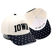Gorra Snapback Negra y Blanca con Pequeños Puntos, Visera Curva, Letras Bordadas, Corona Crema, Ajustable, Unisex, para Regalo
