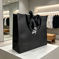 Sac cadeau de luxe noir personnalisé avec ruban en satin et logo imprimé, sac fourre-tout en papier pour boutique de vêtements, emballage de vente au détail