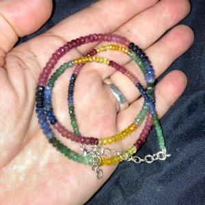 Collier de perles à facettes en saphir, émeraude, rubis, pierres précieuses