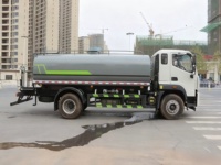 Camion pulvérisateur diesel 4x2 personnalisé Foton avec moteur de pompe pour la suppression de la poussière urbaine et le refroidissement estival