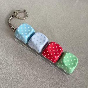 Porte-clés pendentif personnalisé en PVC UV, capuchon de touche de clavier à pois, jouet anti-stress, bouton de réduction de pression, pression au bout des doigts, bout des doigts lumineux - Product Image 4