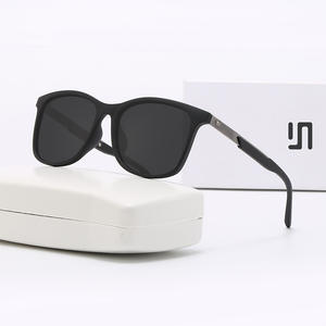 Lunettes de soleil polarisées pour homme Lululemon, monture carrée noire, verres TAC UV400, monture en plastique et métal, protection solaire pour la conduite - Product Image 1