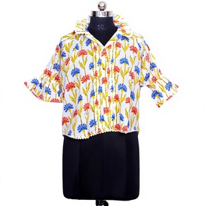 Robe Courte Col V Faite Main 100% Coton Lavable Imprimée à la Main Motif Floral Coupe Moulante Moderne Naturelle Bohème Légère pour la Plage - Product Image 1