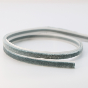 Tùy chỉnh cắt Hàn ô tô cao su thời tiết dải tự dính len đống Silicone niêm phong nhựa nhôm cửa sổ con dấu OEM/ODM - Product Image 4