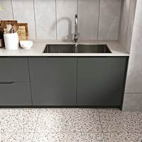 Meubles de cuisine OPPEIN en forme de L, aspect métallique, forte capacité de rangement, peinture laquée, avec comptoir en quartz