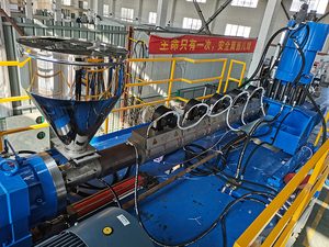 Machine de fabrication de conteneurs de stockage d'eau de 50 <span class=keywords><strong>litres</strong></span> en <span class=keywords><strong>plastique</strong></span> bleu de 20L 30L 40L 50L, moulage par extrusion et soufflage, personnalisable - Product Image 4