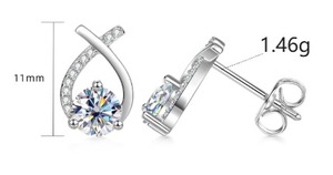 Изысканные серьги-гвоздики из позолоченного золота 14K с муассанитом VVS GRA 1 карат круглой огранки, устойчивые к потускнению - Product Image 2