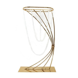 Alta qualità oro metallo fiore Stand geometrico mezza luna di cristallo zoccoli eleganti centrotavola per decorazioni di nozze - Product Image 2