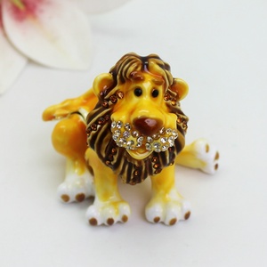 SHINNYGIFTS Scatola Decorativa con Statuetta Smaltata di Simba il Leone - Grazioso Ornamento da Scrivania per Casa e Ufficio - Product Image 5