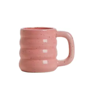 Caneca de café de cerâmica exclusiva em forma de donut empilhada cor rosa