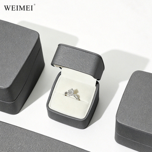 WEIMEI - Caja de Embalaje de Joyería Personalizada con Logotipo, de Lujo, Moderna, de Cuero PU Gris Oscuro, con Interior Crema, para Anillos, Collares y Colgantes - Product Image 4