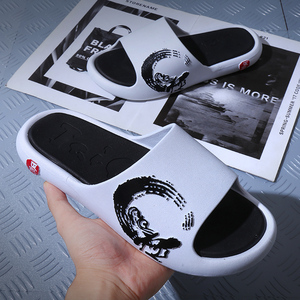 ورق هاواي أسود سادة ، صنادل رياضية بشخصية صينية بالجملة ، صنادل بلاستيكية لامعة قابلة للإنزلاق ، أحذية للرجال بالجملة - Product Image 4