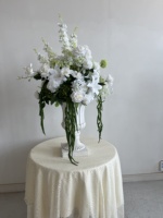 Boule de fleurs de mariage blanche moderne de luxe, centre de table en soie artificielle au toucher réel, boule de roses pour la décoration de l'allée et de la table