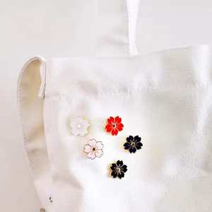 Épingles en émail métallique personnalisées, logo personnalisé, broche, badge pour vêtements, chapeaux, écharpes, hijab, fournisseur en gros - Product Image 4