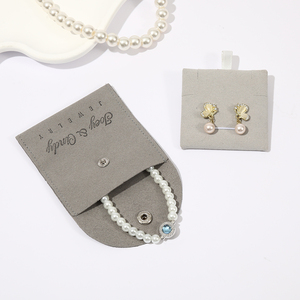 Pochette à bijoux en microfibre multicolores personnalisée avec bouton pression, sac enveloppe pour bagues, bracelets et colliers - Product Image 4