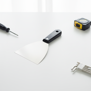 Espátula Concord de 3'' con Hoja de Acero Inoxidable Curvada de 1.0mm de Grosor, Mango de Plástico Negro con Clip, Herramienta para Raspar Paredes y Masilla - Product Image 5