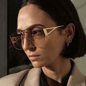 Lunettes de soleil pilote demi-cerclées UV400 pour femme, monture métallique évidée style punk vintage surdimensionné, avec logo personnalisé, collection 2025 - Product Image 4