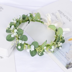 Couronne de fleurs artificielles faites à la main, avec gypsophile et eucalyptus, pour femme, idéale pour mariée, coiffe, voyage, photographie en extérieur - Product Image 3
